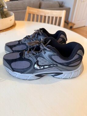 Nike V5 RNR big kid sneakers